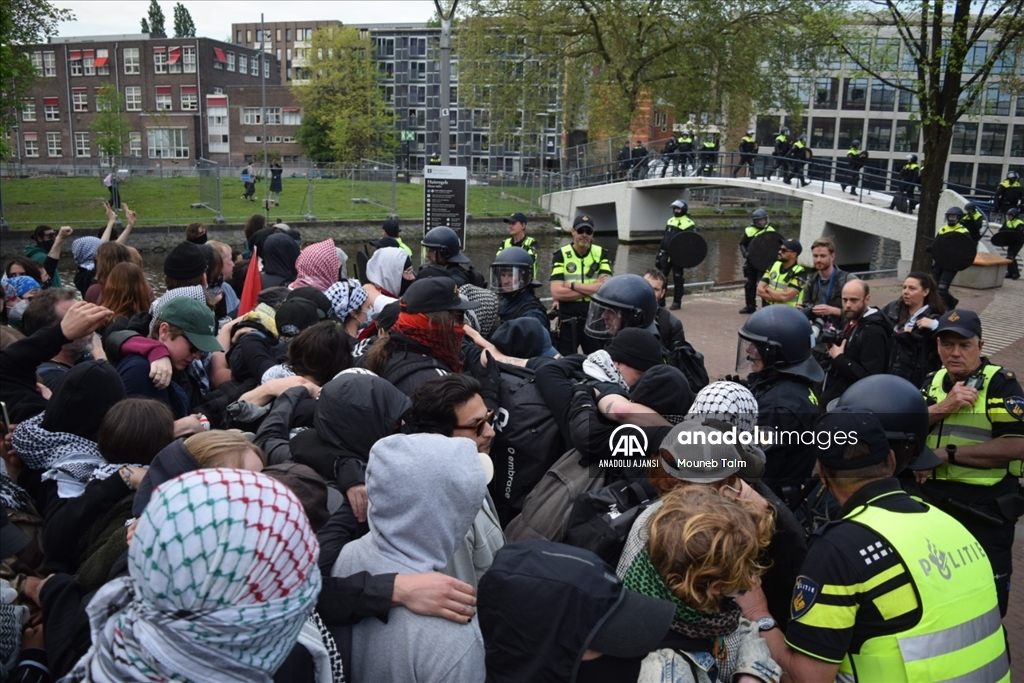 Hollanda'da polis, üniversitelerdeki Filistin'e destek gösterilerine müdahale ediyor
