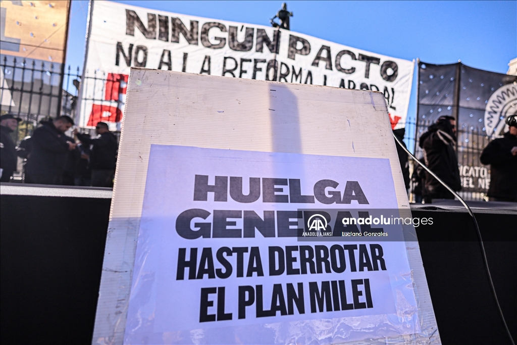 Arjantin'de çalışanlar hükümetin ekonomi politikalarına karşı genel greve gitti  