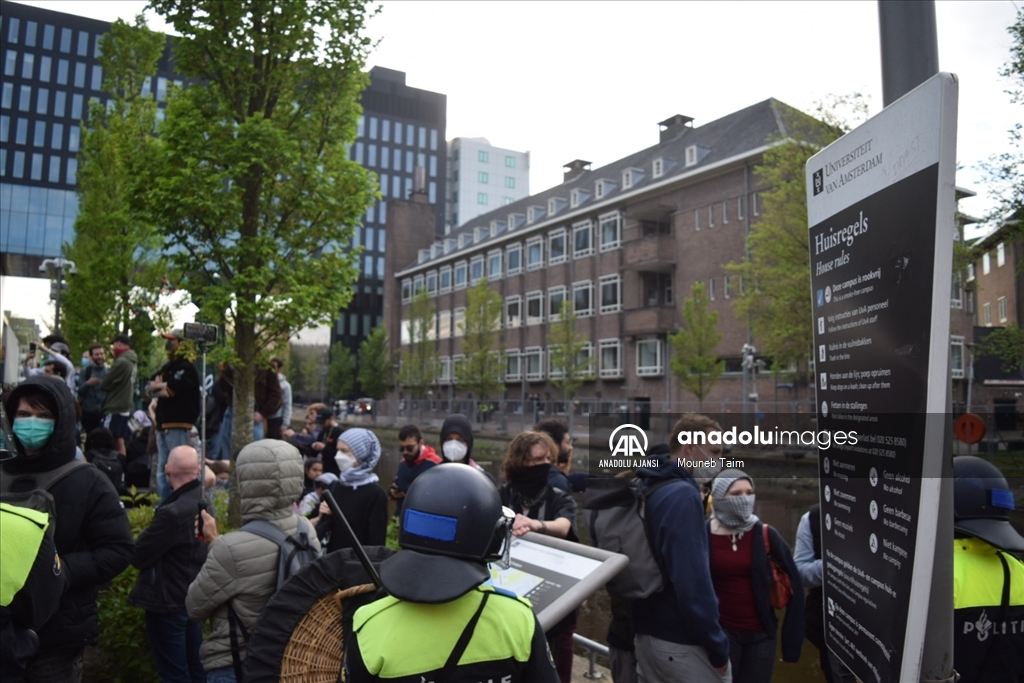 Hollanda'da polis, üniversitelerdeki Filistin'e destek gösterilerine müdahale ediyor