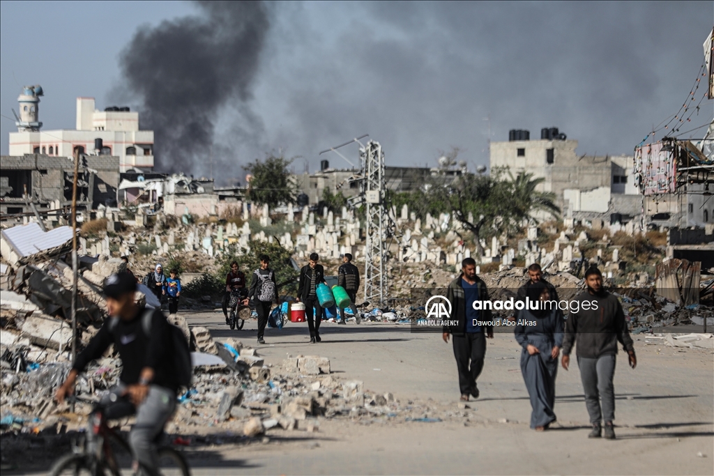 Израильская армия продолжает наносить авиаудары по городу Газа