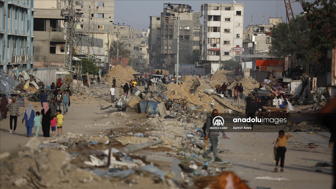 Filistinliler, İsrail'in kara operasyonu sebebiyle Refah'tan göç etmeye devam ediyor