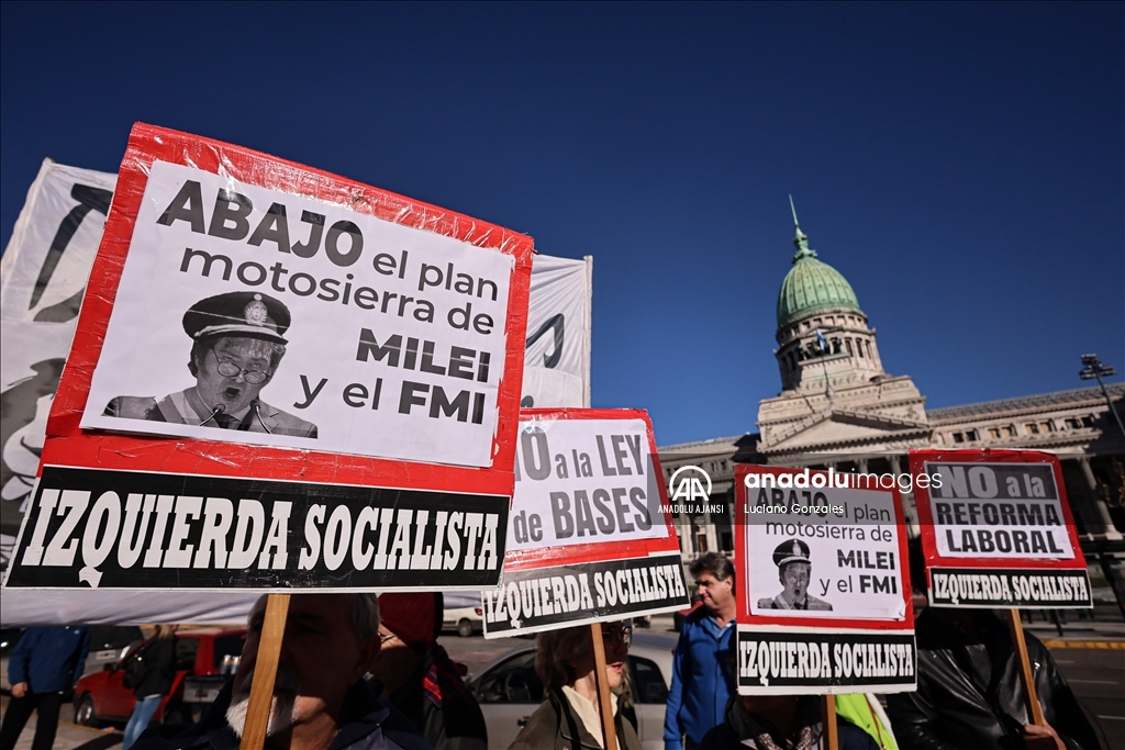 Arjantin'de çalışanlar hükümetin ekonomi politikalarına karşı genel greve gitti  