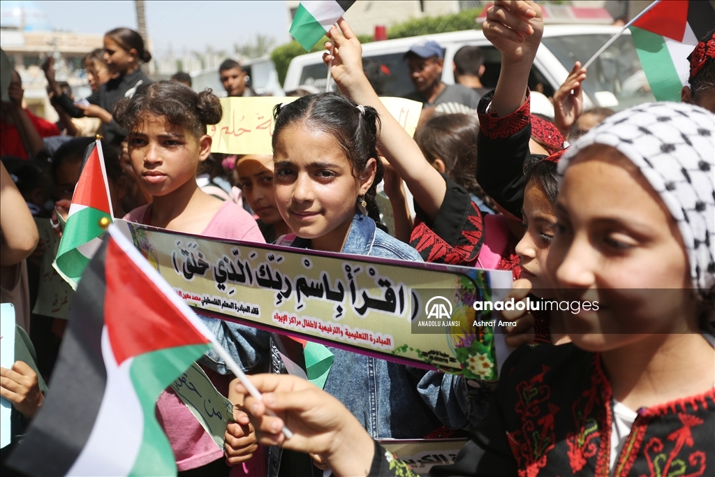 Filistinli öğrenciler okullarının yeniden açılması talebiyle gösteri düzenledi