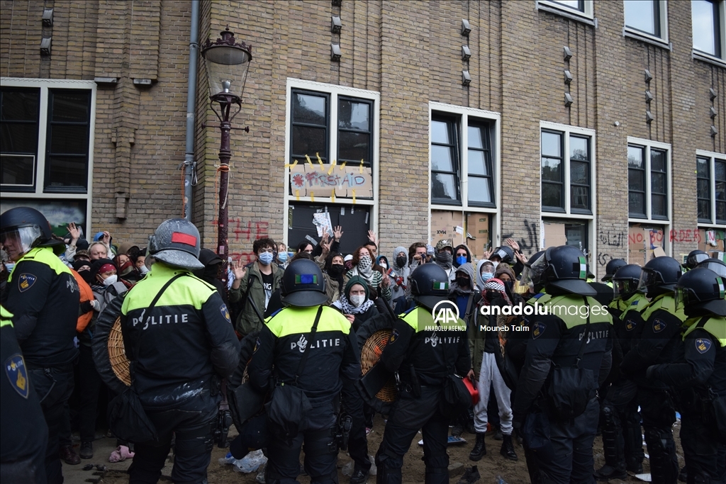 Полиция Нидерландов продолжает разгонять студенческие демонстрации в поддержку Палестины