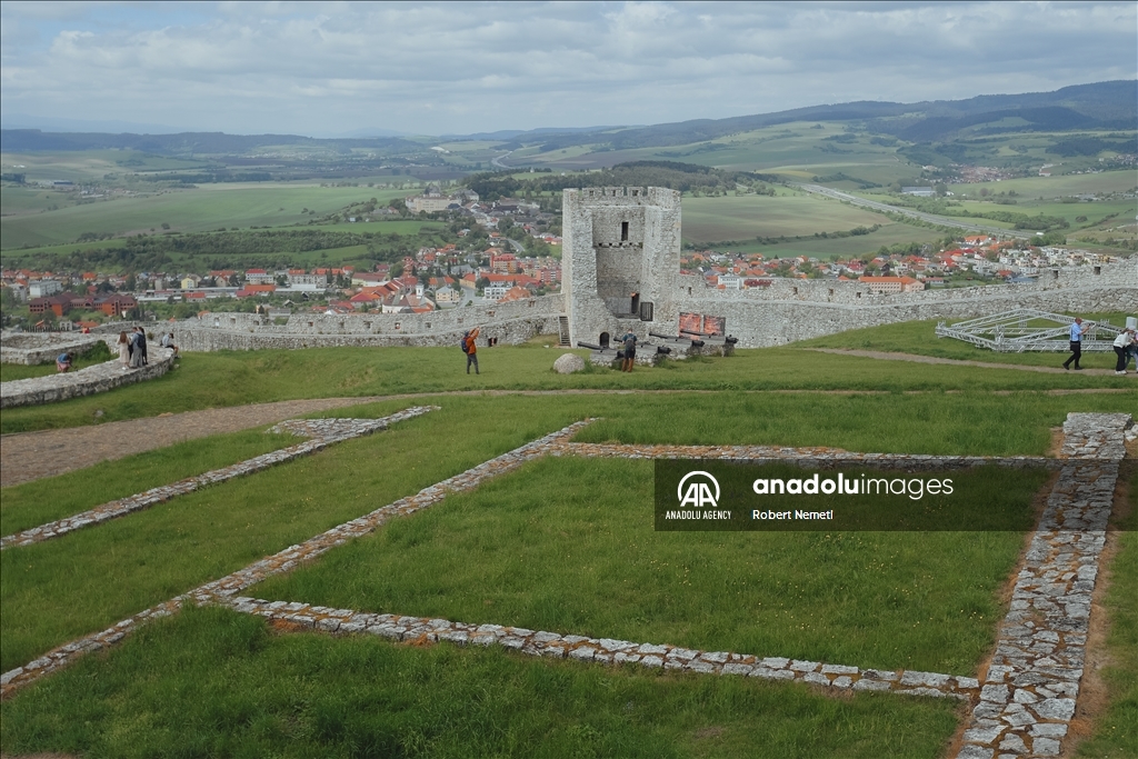 Самый большой замок Словакии - Спишский Град принимает посетителей