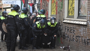 Hollanda'da polis, üniversitelerdeki Filistin'e destek gösterilerine müdahalesi sürüyor