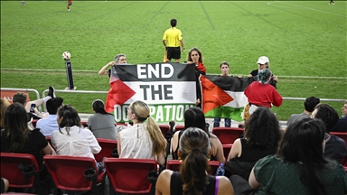 Washington'da Filistin yanlısı aktivistler Filistin lehine slogan attıkları için kongre futbol maçından atıldı