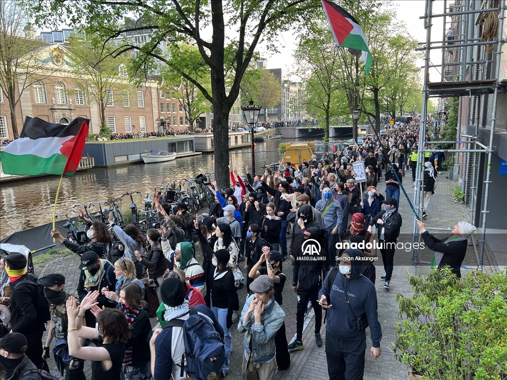 Hollanda'da üniversitede toplanmalarına izin verilmeyen Filistin destekçileri yürüyüş yaptı