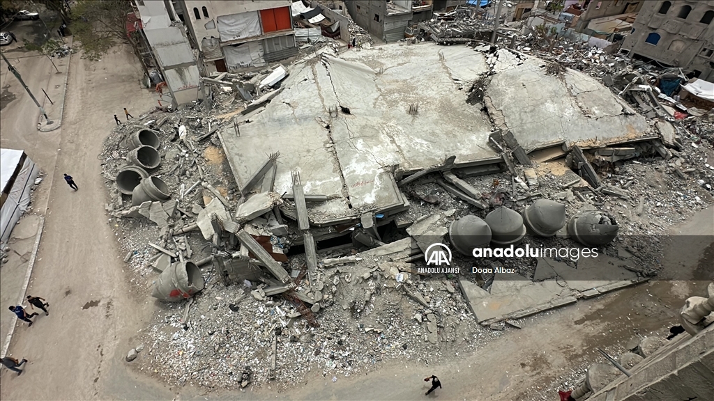 İsrail'in saldırıları altındaki Refah'ta cuma namazı