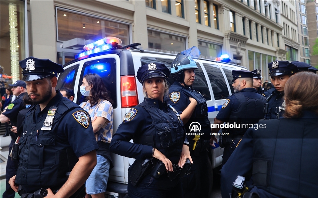New York polisi, New School'daki Filistin yanlısı gösteriye müdahale etti