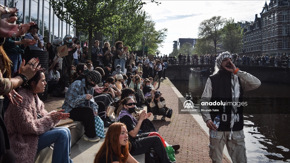 Hollanda'da üniversitede toplanmalarına izin verilmeyen Filistin destekçileri yürüyüş yaptı