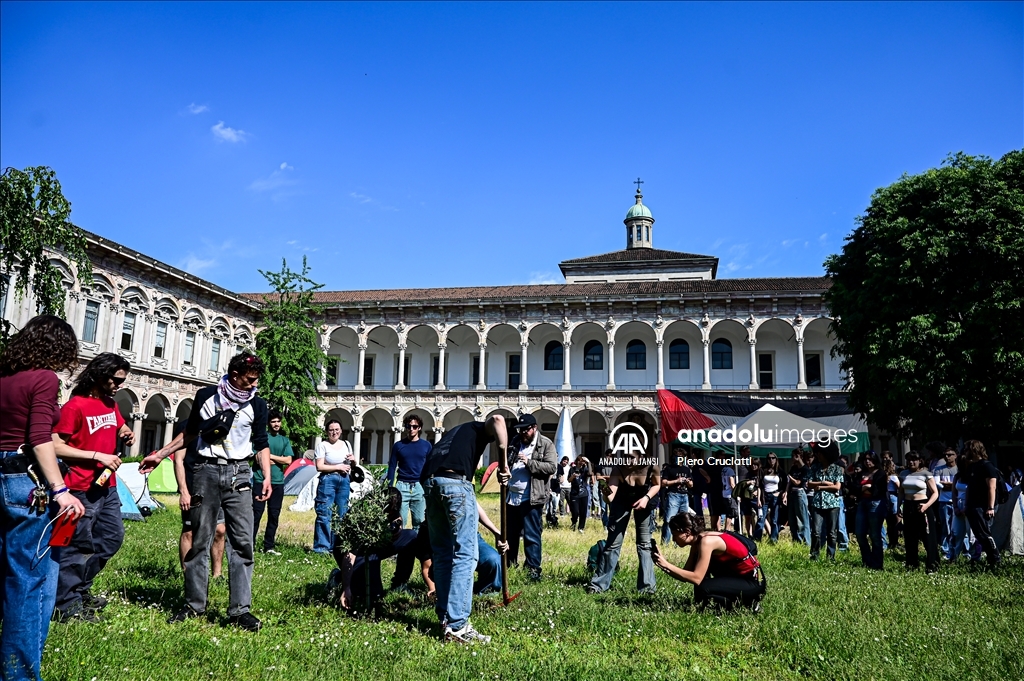 İtalya'da üniversite öğrencileri Filistin'e destek gösterisi düzenledi