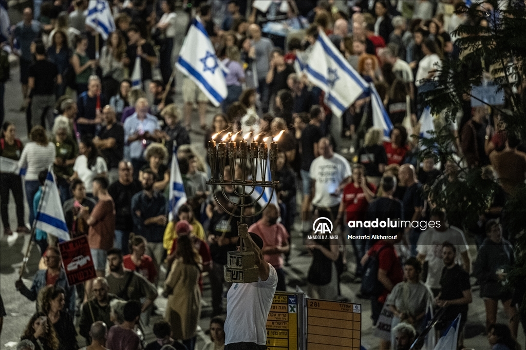 İsrail'de Netanyahu'nun istifası ve esirlerin geri getirilmesi talebiyle haftalık protestolar sürüyor
