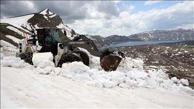 Bitlis'te Nemrut Krater Gölü'nün yolu ulaşıma açıldı