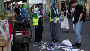 Hollanda'da Inditex grubuna bağlı Zara şubeleri önünde İsrail protesto edildi