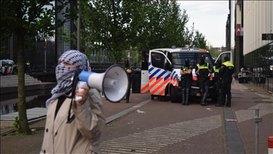 Amsterdam Üniversitesi'nde öğrenci olduğu tahmin edilen bir kişi tutukladı