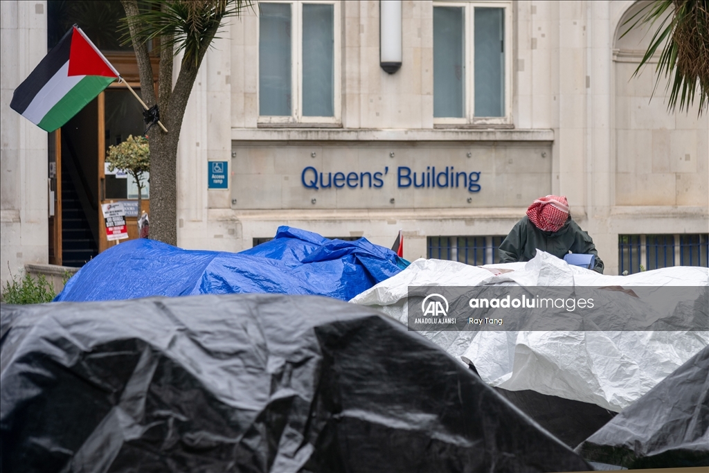 İngiltere'de Filistin'e destek gösterilerine Queen Mary Üniversitesi öğrencileri de katıldı