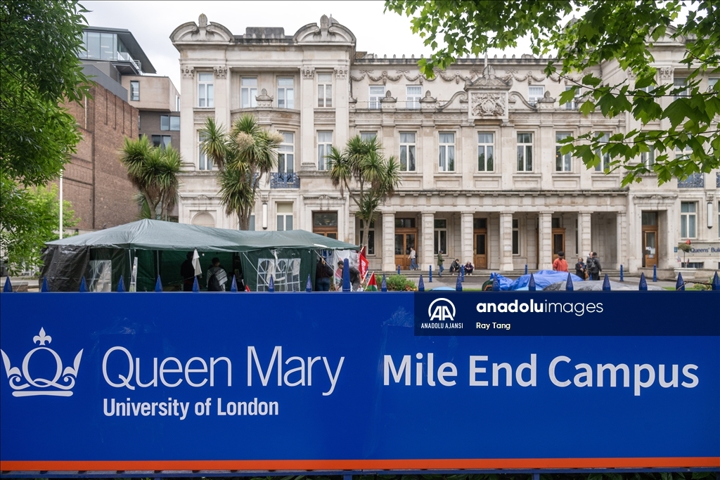 İngiltere'de Filistin'e destek gösterilerine Queen Mary Üniversitesi öğrencileri de katıldı