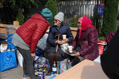 На фоне усиления атак РФ в Харьковской области Украины жителей региона эвакуируют в центр по приему беженцев
