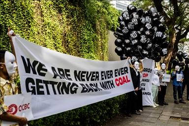 Эко-активисты «Гринпис» протестуют против угледобывающих компаний в Джакарте