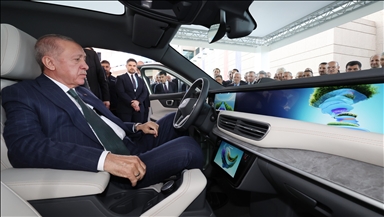 Cumhurbaşkanı Erdoğan, TOGG’un sedan modelini inceledi