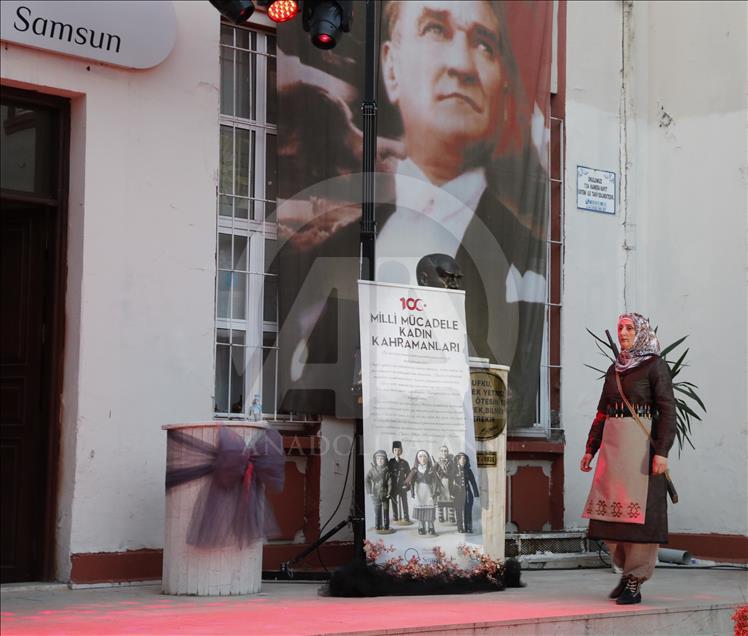 Samsun'da Milli Mücadele'nin kadın kahramanlarının yeniden tasarlanan kıyafetleri defilede sergilendi