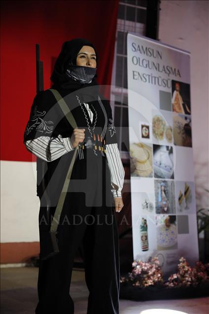 Samsun'da Milli Mücadele'nin kadın kahramanlarının yeniden tasarlanan kıyafetleri defilede sergilendi