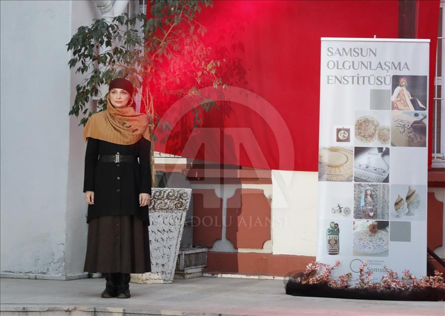 Samsun'da Milli Mücadele'nin kadın kahramanlarının yeniden tasarlanan kıyafetleri defilede sergilendi
