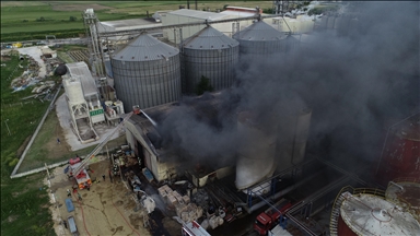 Kırklareli'nde atık yağ fabrikasında çıkan yangına müdahale ediliyor