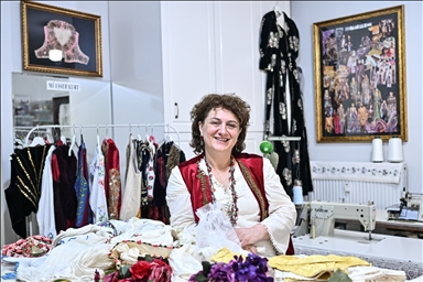 Kolekcionarka u Istanbulu 30 godina sakuplja balkansku tradicionalnu odjeću