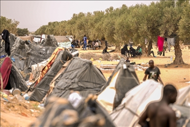 Нелегальные мигранты в Тунисе стремятся попасть в Европу в надежде на лучшую жизнь