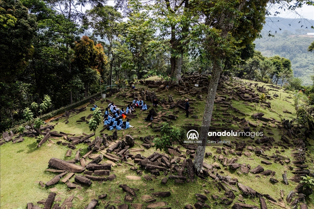 Endonezya'da "aydınlanma dağı" olarak bilinen Gunung Padang