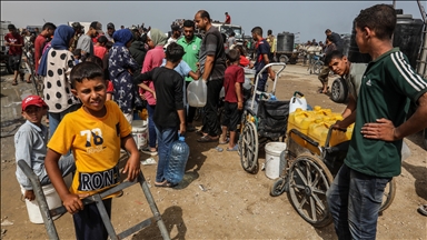 Gazze'deki yardım kuruluşları Filistinlilere temiz suyu dağıttı