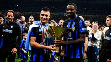 İtalya'da Serie A'nın şampiyonu Inter törenle kupasını aldı