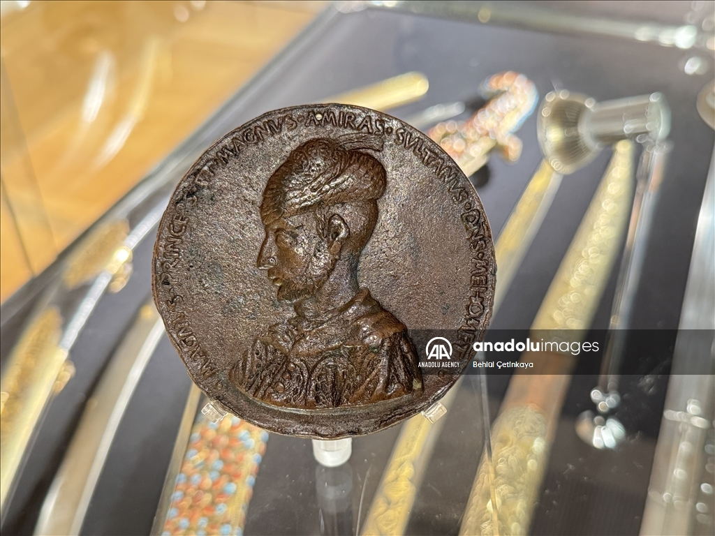 На аукционе в Лондоне выставят на продажу медальон, изготовленный для Мехмета II Фатиха
