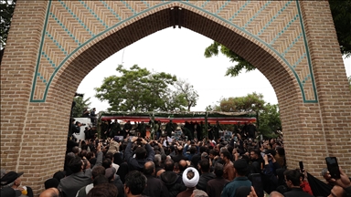 İran'da Helikopter kazasında hayatını kaybeden Cumhurbaşkanı Reisi için Tebriz'de tören düzenlendi