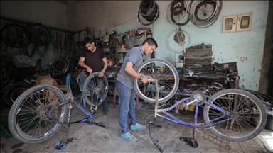 İsrail saldırıları altındaki Gazze’de yakıt sıkıntısı bisiklet talebini artırdı