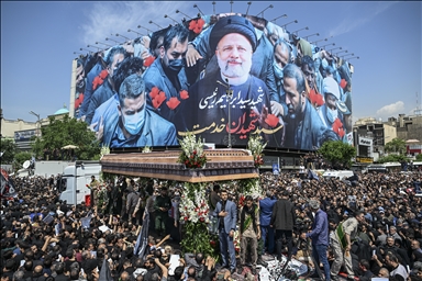 Духовный лидер Ирана совершил джаназа-намаз по погибшему президенту Эбрахиму Раиси