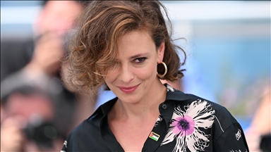 Oyuncu Jasmine Trinca, Cannes Film Festivali'ne Filistin Bayrağı rozeti ile katıldı