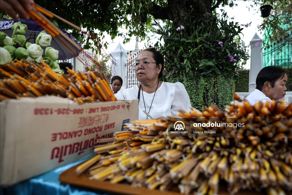 В Бангкоке отметили буддистский праздник Весак