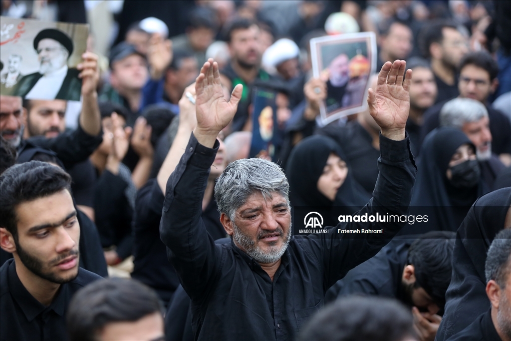 Helikopter kazasında ölen İran Cumhurbaşkanı Reisi Meşhed'teki İmam Rıza Türbesi'nde defnedildi