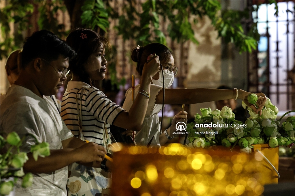 В Бангкоке отметили буддистский праздник Весак