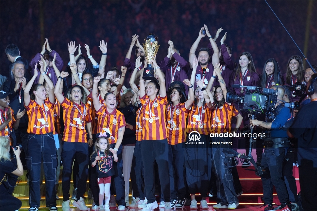 Galatasaray Futbol Takımı, RAMS Park'ta şampiyonluğu kutladı
