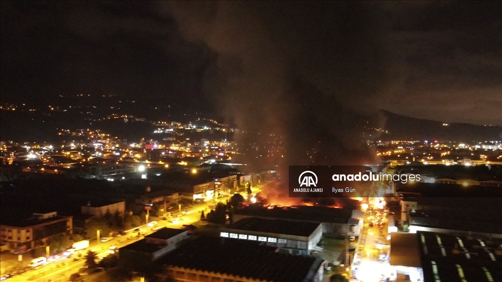 Samsun'da yatak fabrikasında yangın çıktı