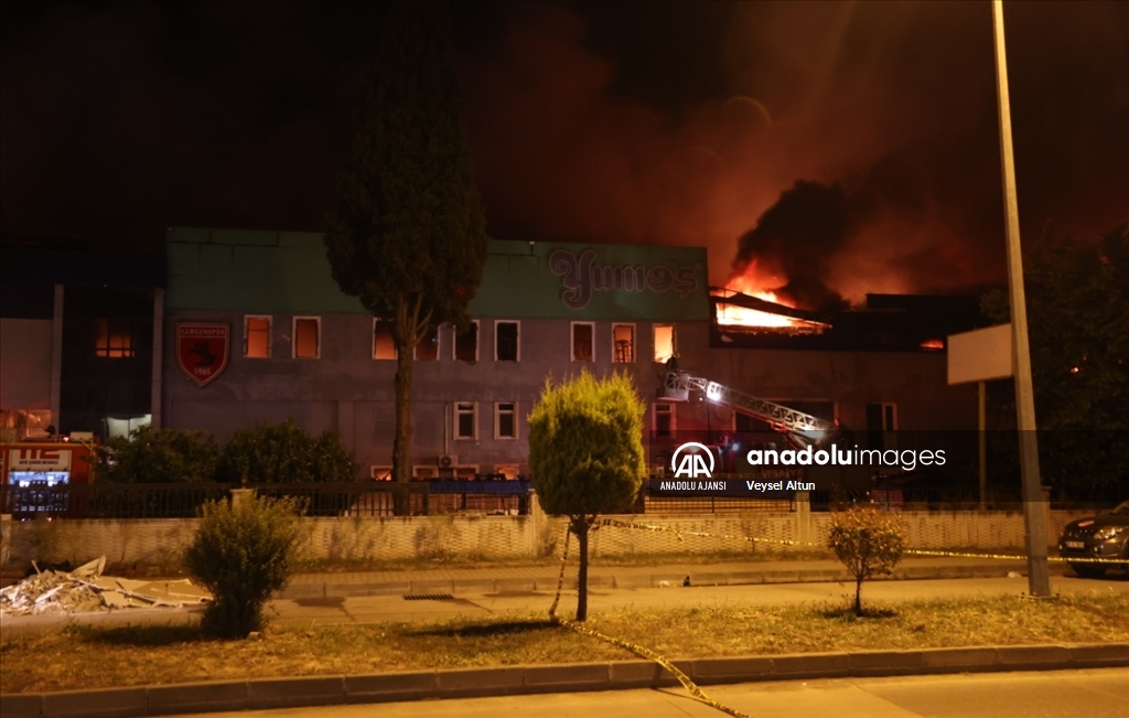 Samsun'da yatak fabrikasında yangın çıktı