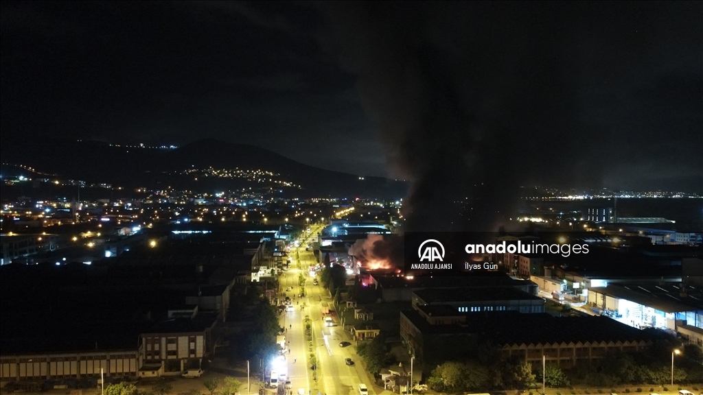 Samsun'da yatak fabrikasında yangın çıktı