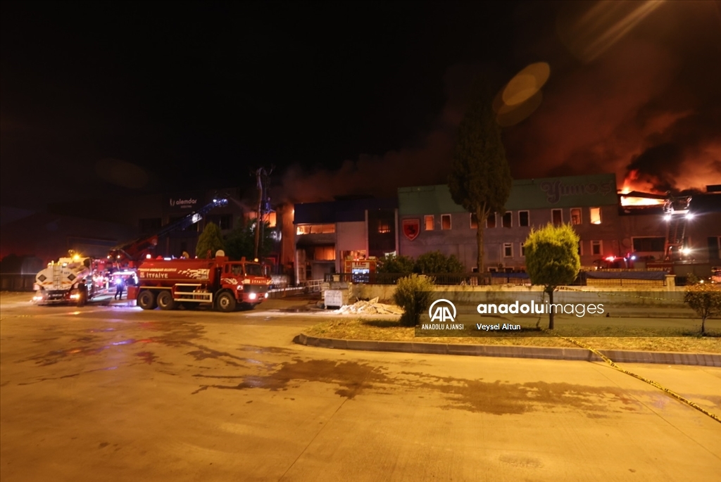 Samsun'da yatak fabrikasında yangın çıktı
