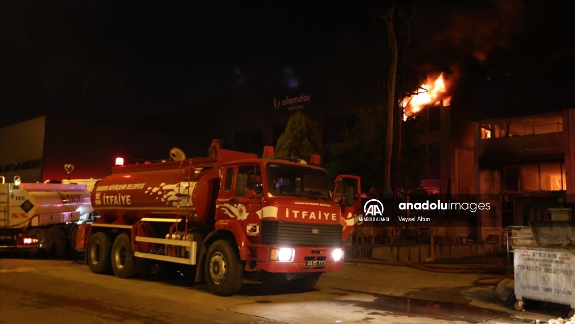 Samsun'da yatak fabrikasında yangın çıktı
