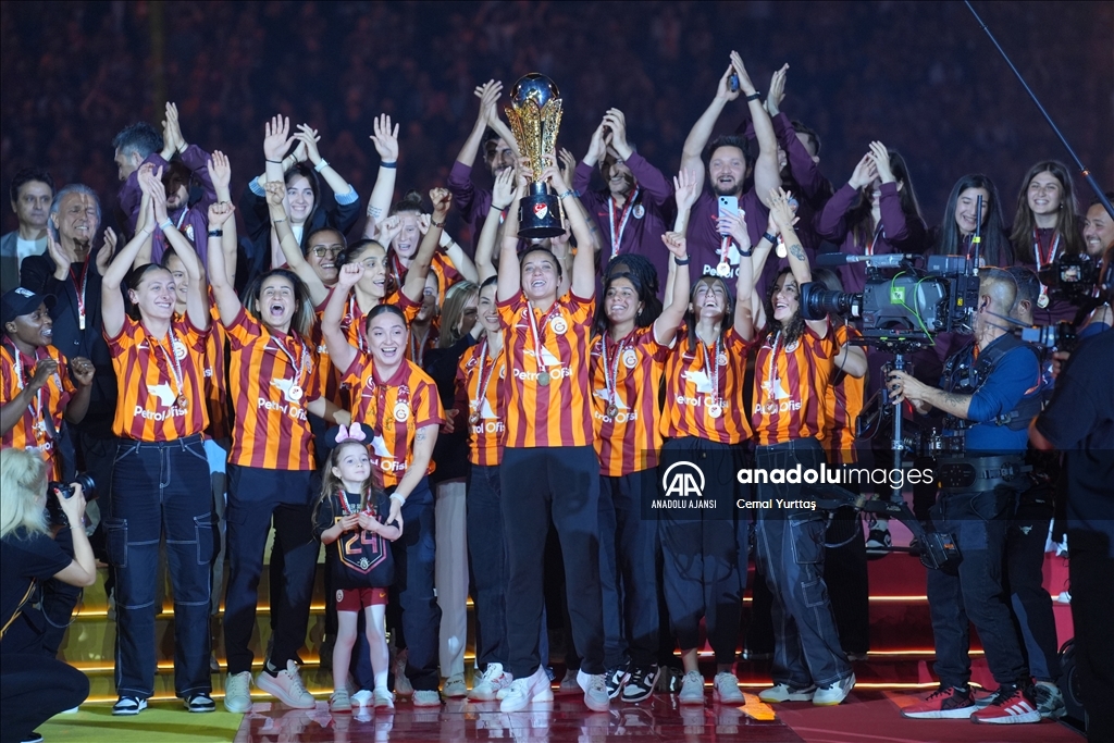 Galatasaray Futbol Takımı, RAMS Park'ta şampiyonluğu kutladı