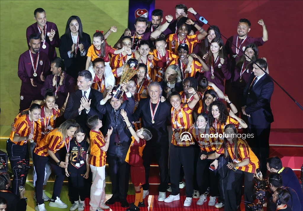 Galatasaray Futbol Takımı, RAMS Park'ta şampiyonluğu kutladı